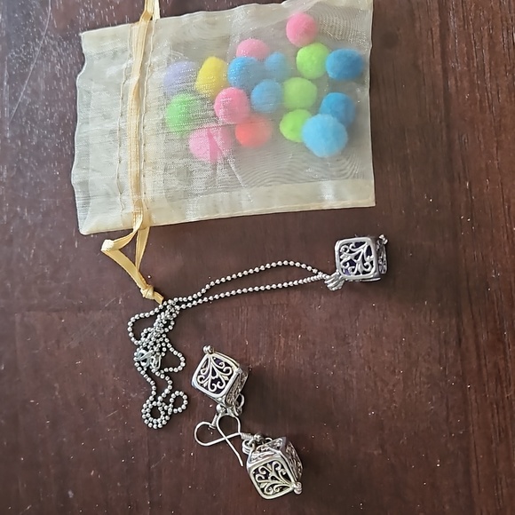 Essential Oil Sterling silver earrings pendant with chain. - Picture 3 of 4